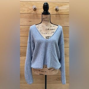 Free People Cashmere V-Neck Cropped Sweater in Blue.  Size S.